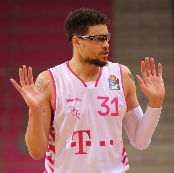 他曾在韩国 他曾在韩国